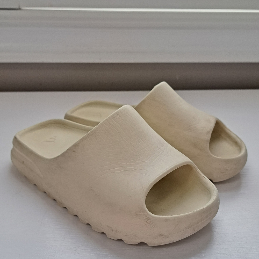 Adidas Yeezy Cream Slides SZ 6.5US
